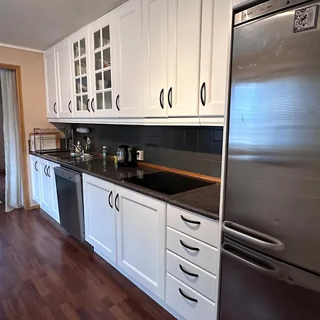 ホームステイ Bedroom Near City Center