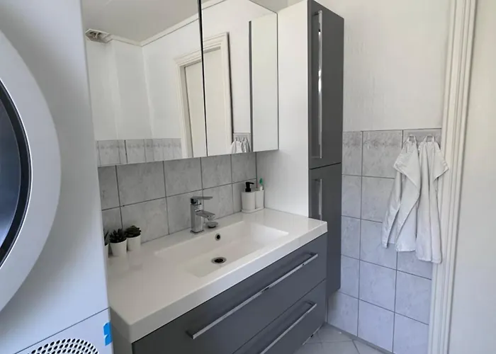 Bedroom Near City Center Δωμάτια σε οικογενειακή κατοικία Μπέργκεν