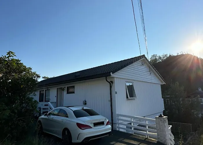 Bedroom Near City Center Δωμάτια σε οικογενειακή κατοικία Μπέργκεν